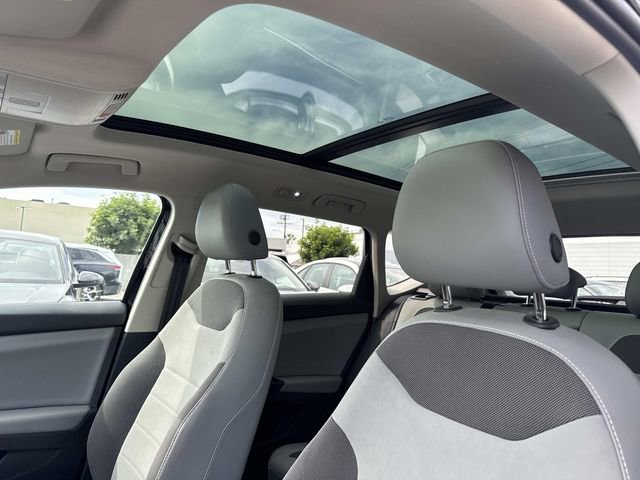 Certified 2022 Volkswagen Taos SE w/ Panoramic Sunroof Package image 13