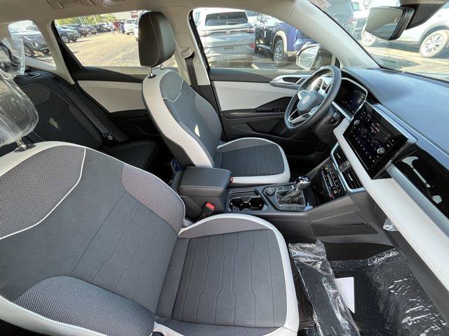 New 2026 Volkswagen Taos SE AWD/4WD image 4