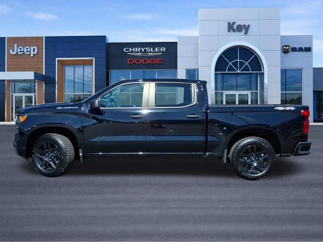 Used 2023 Chevrolet Silverado 1500 Custom AWD/4WD image 2