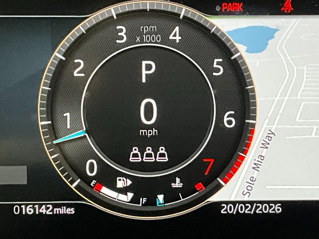 Certified 2025 Jaguar F-PACE R-Dynamic S image 17