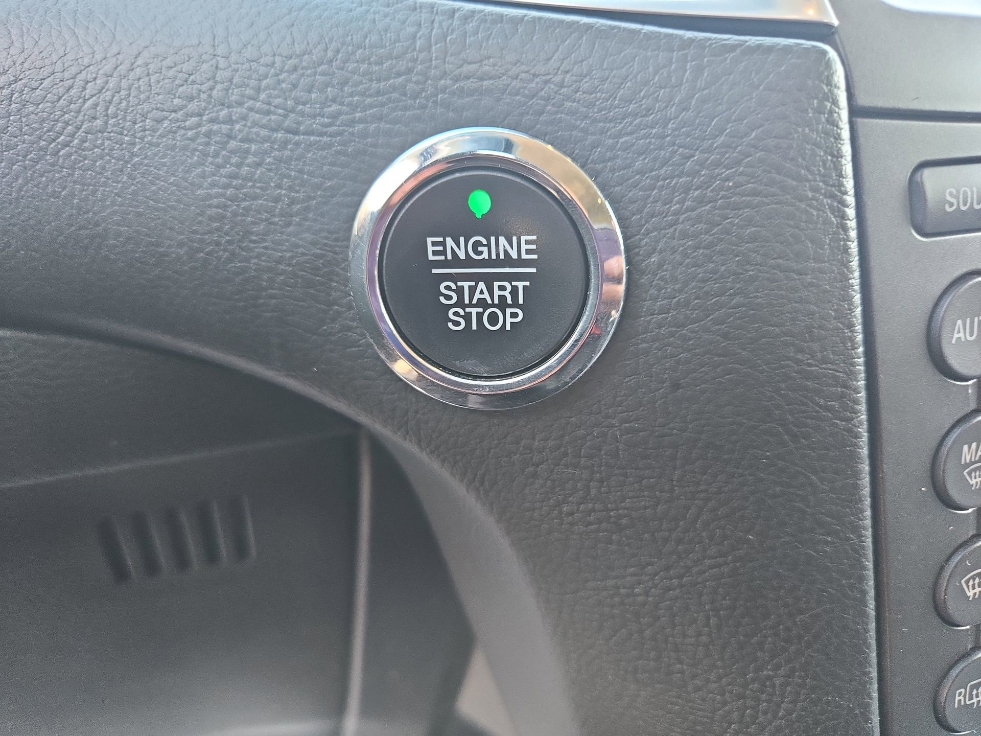 Used 2016 Ford Edge Titanium w/ Technology Package image 21