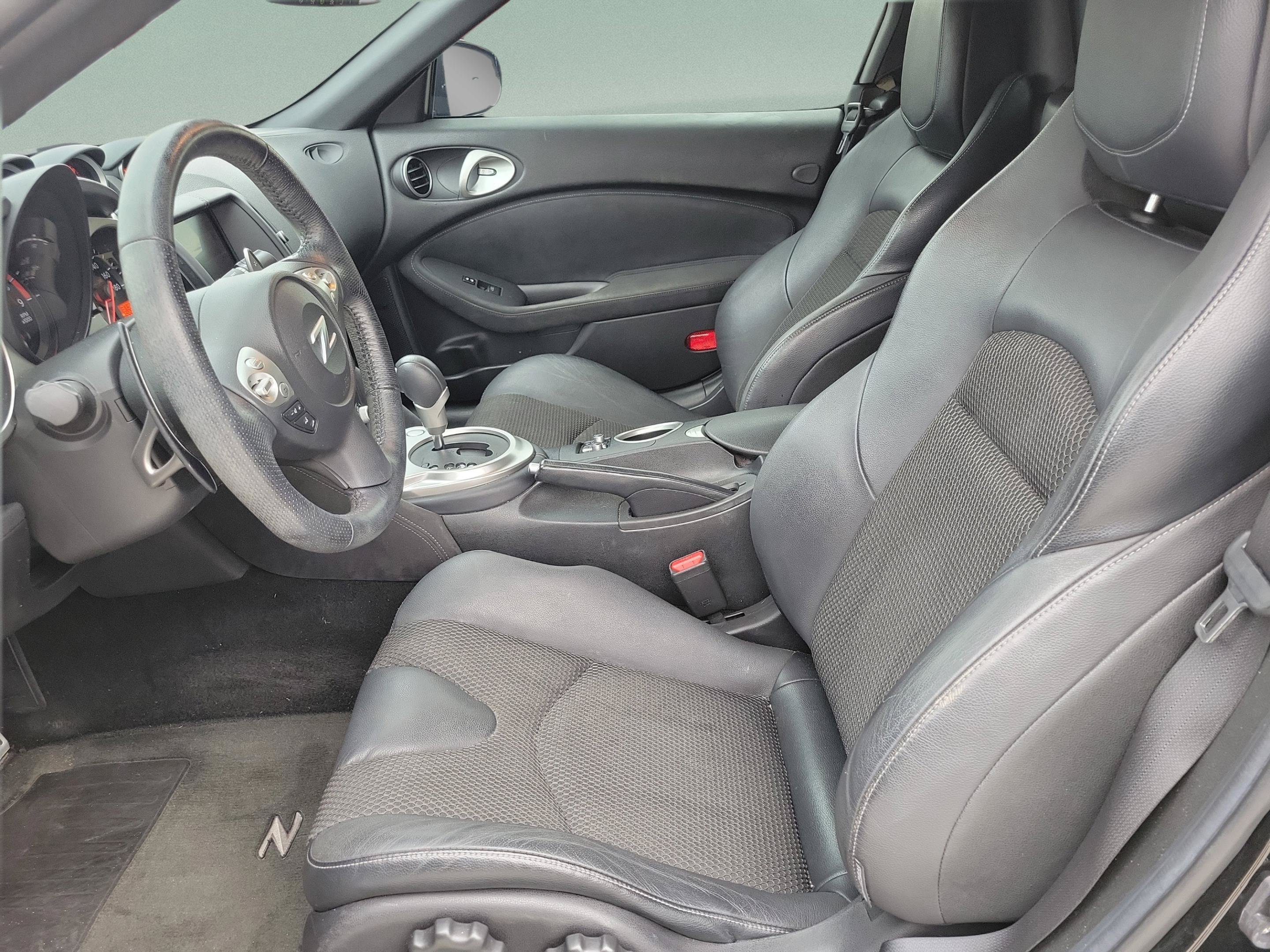 Used 2016 Nissan 370Z Touring RWD image 12