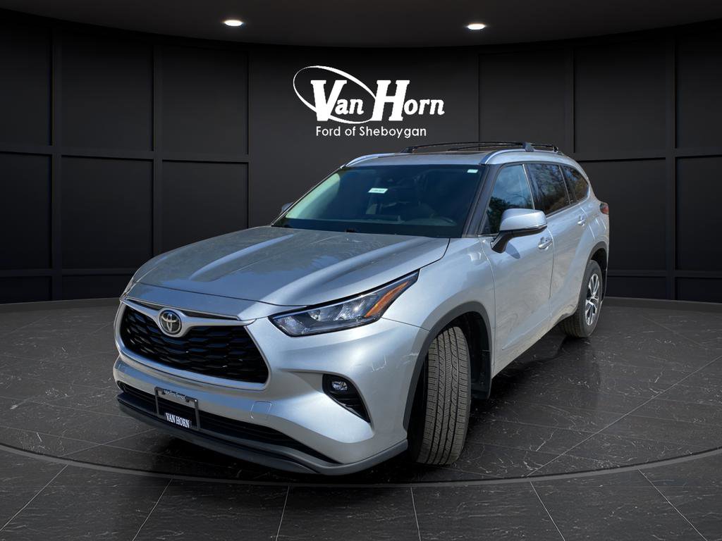 Used 2020 Toyota Highlander XLE image 3