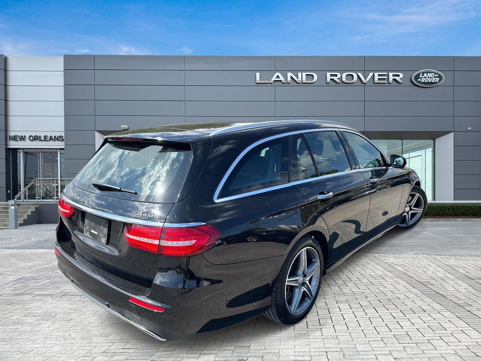 Used 2017 Mercedes-Benz E 400 4MATIC Wagon image 6
