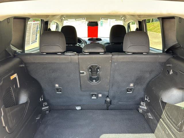 Used 2021 Jeep Renegade Latitude w/ Luxury Group I image 17