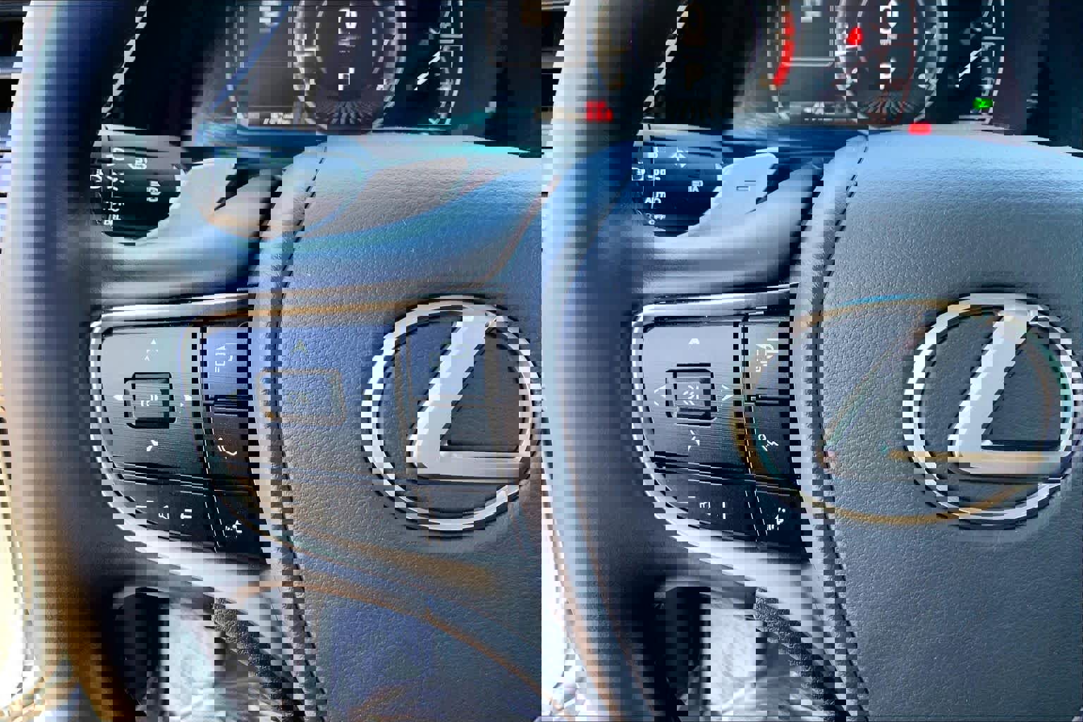 Certified 2025 Lexus ES 350 w/ Premium Package image 24