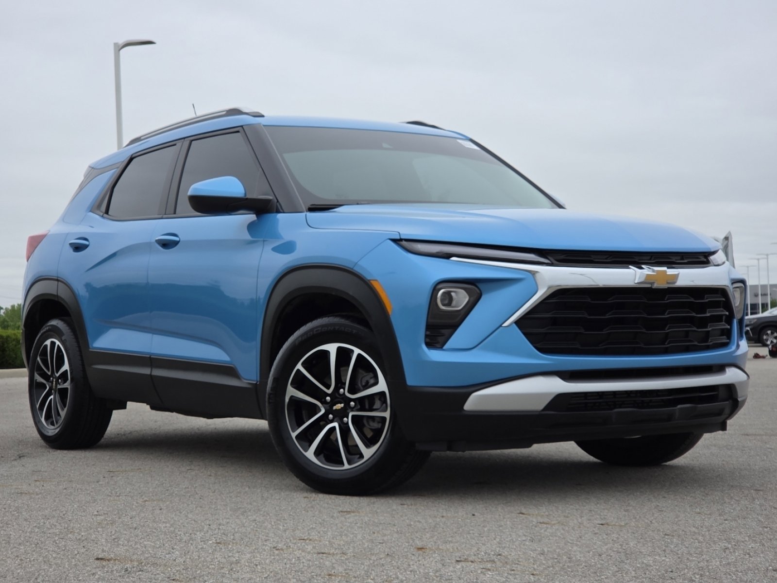 Used 2025 Chevrolet TrailBlazer LT w/ Convenience Package FWD image 2