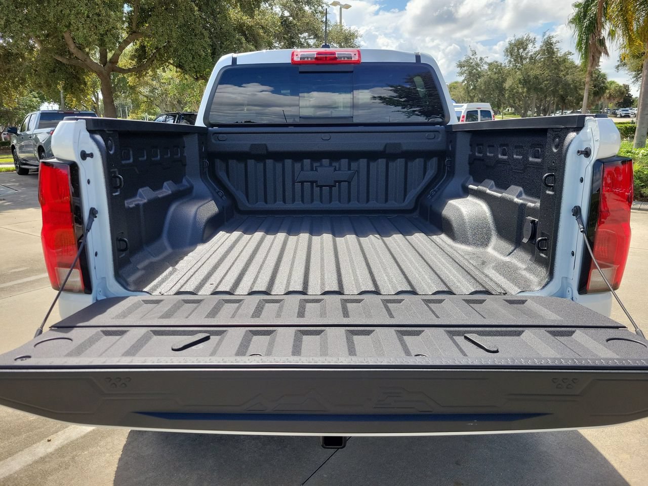 New 2026 Chevrolet Colorado ZR2 w/ Technology Package AWD/4WD image 8
