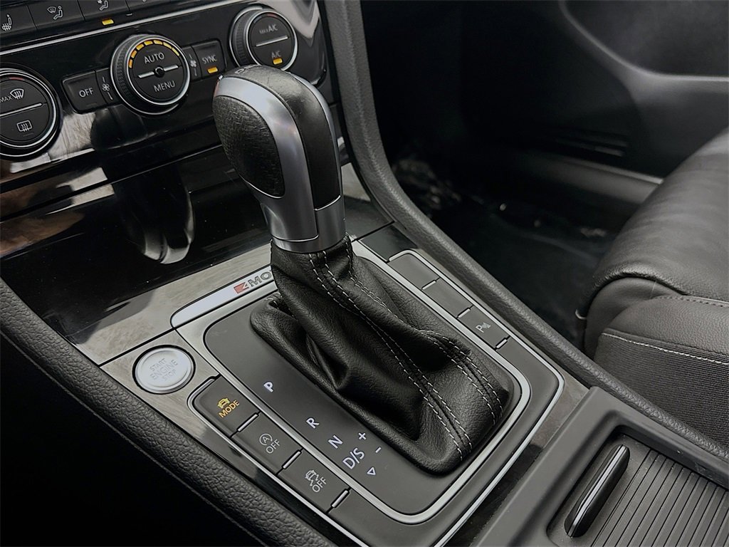 Used 2019 Volkswagen Golf R 4-Door image 17