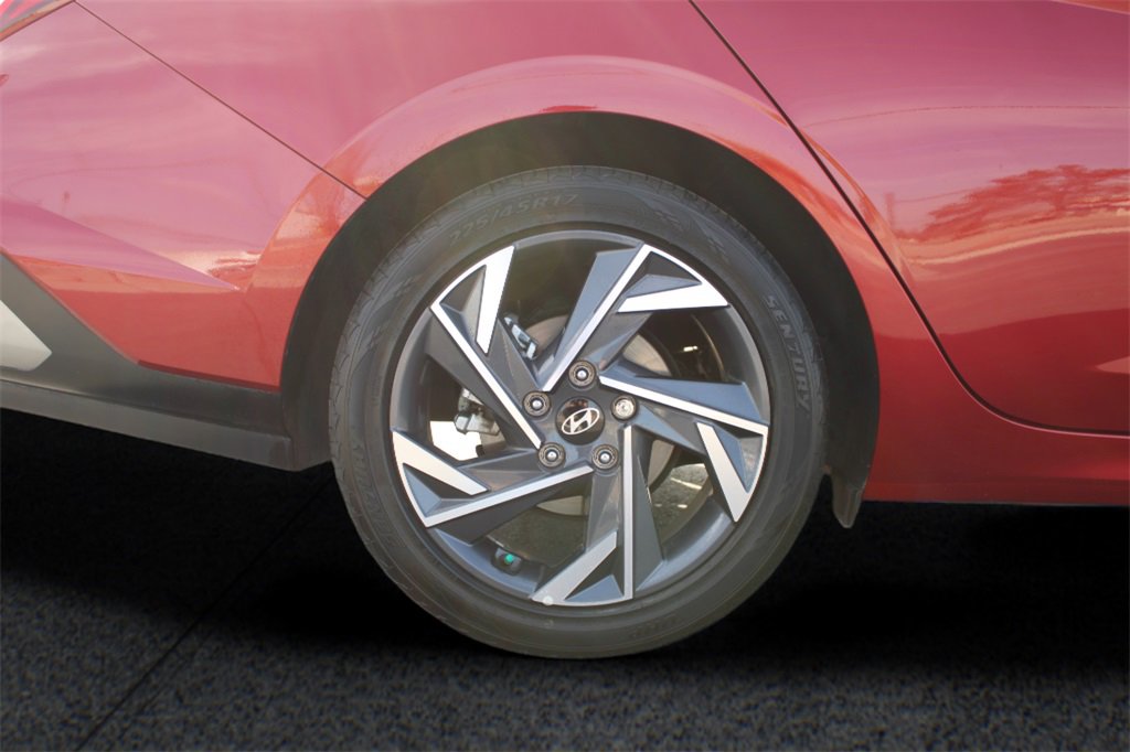 Used 2025 Hyundai Elantra SEL image 11