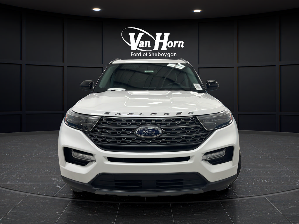 Used 2023 Ford Explorer XLT w/ Equipment Group 202A AWD/4WD image 2