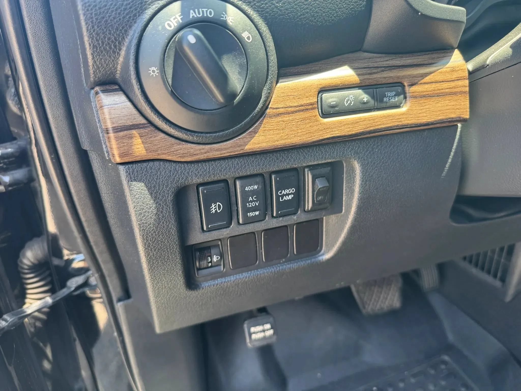 Used 2017 Nissan Titan SL w/ SL Towing Convenience Package RWD image 17