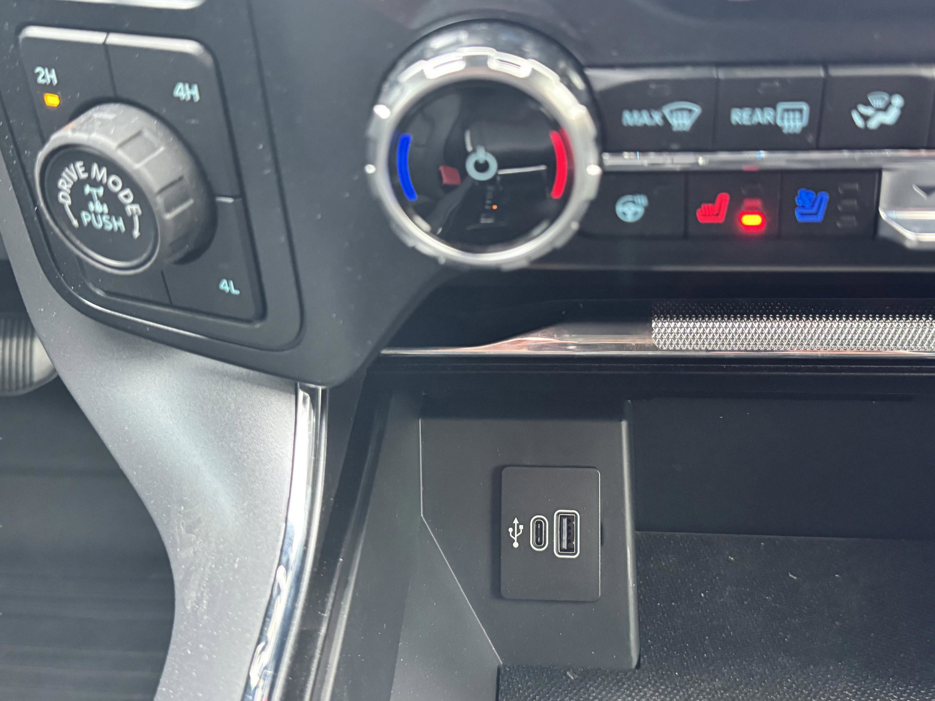 Used 2025 Ford F150 Lariat w/ Equipment Group 501A Mid image 22