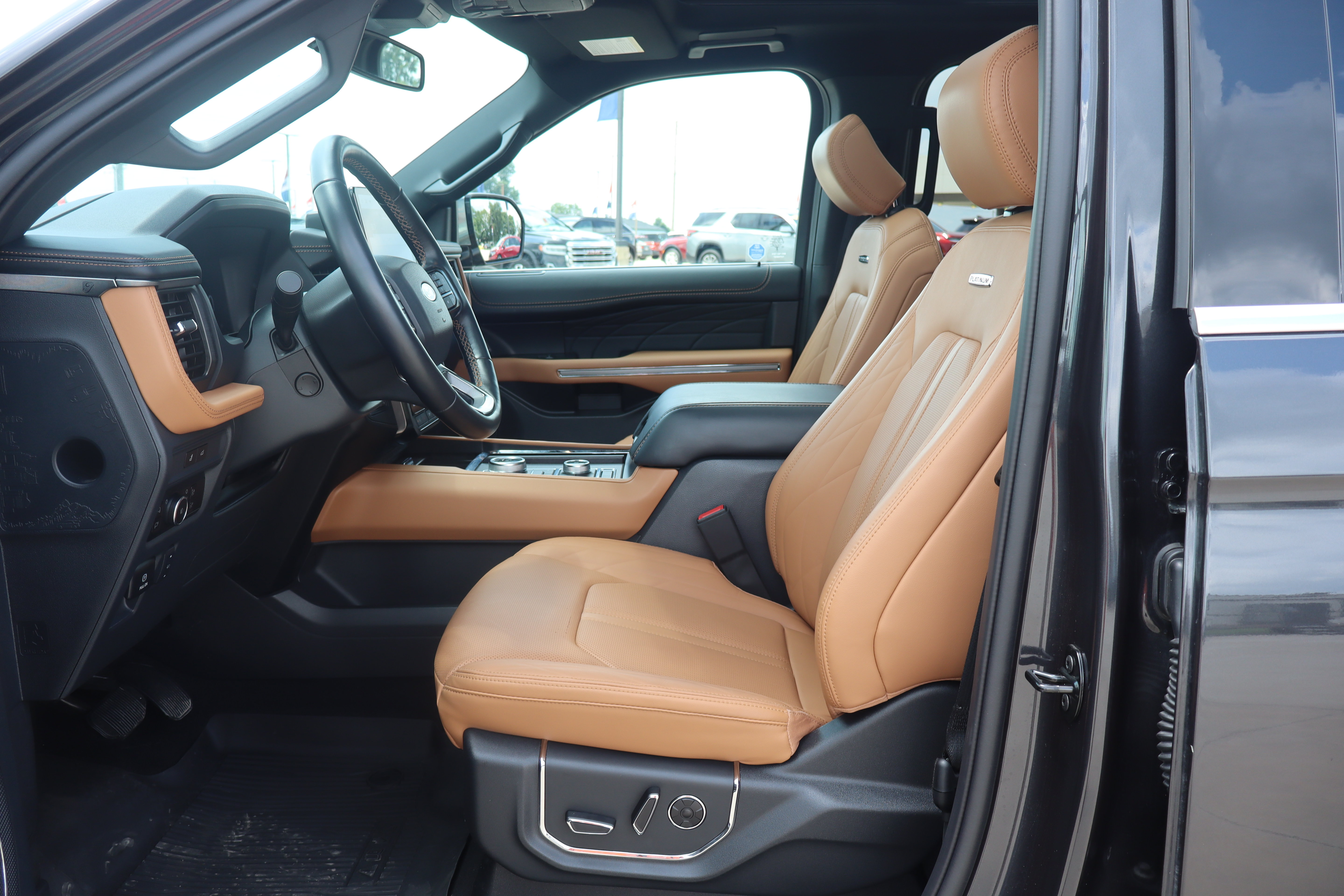 Used 2024 Ford Expedition Platinum AWD/4WD image 9