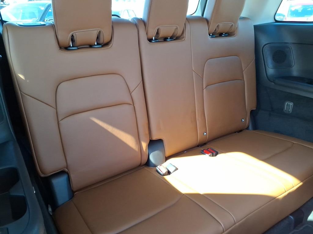Used 2022 Nissan Pathfinder Platinum AWD/4WD image 12