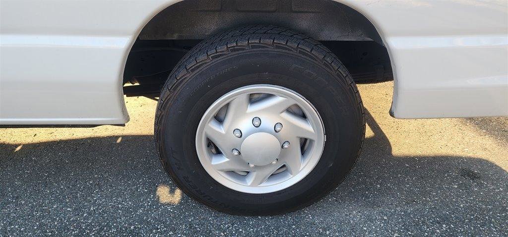 Used 2013 Ford E-150 and Econoline 150 RWD image 6