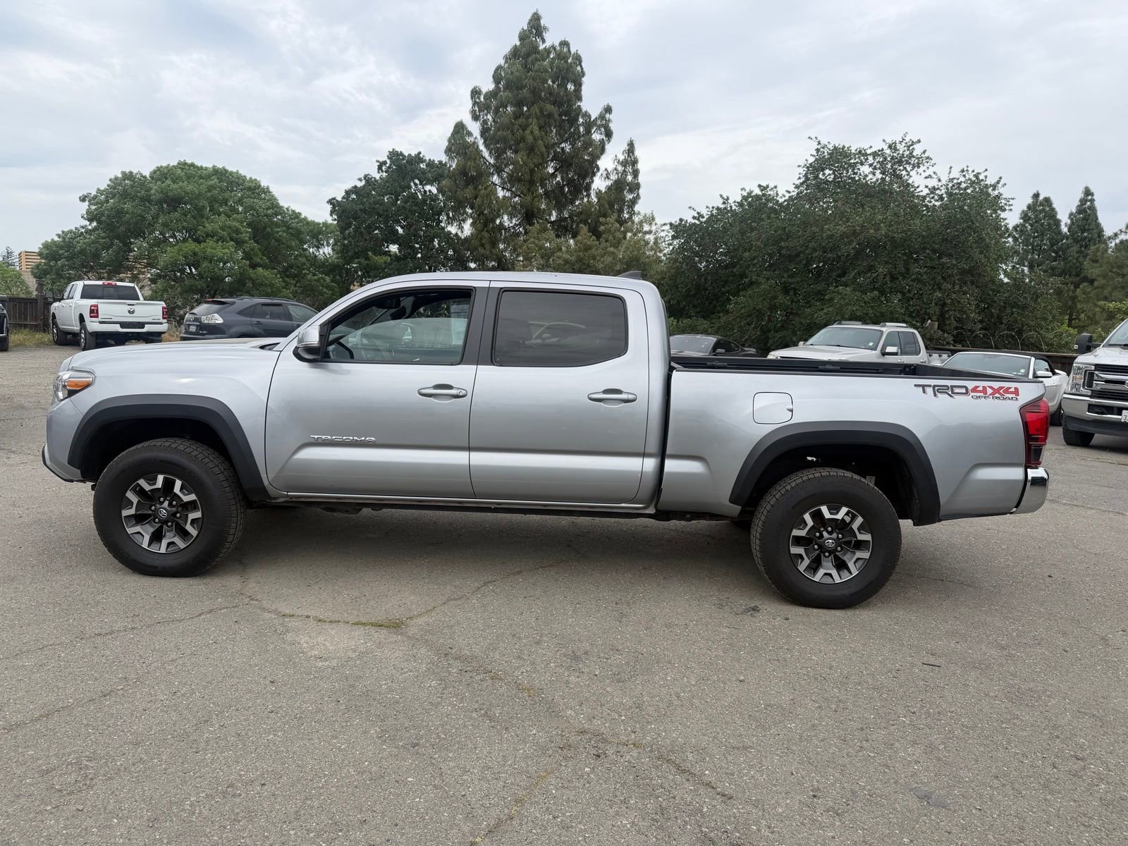 Used 2019 Toyota Tacoma TRD Off-Road w/ TRD Premium Off Road Package image 2