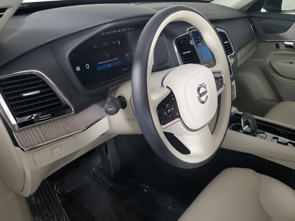 Certified 2025 Volvo XC90 B5 Plus w/ Protection Package AWD/4WD image 25