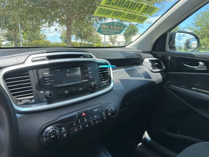 Used 2017 Kia Sorento AWD w/ LX Convenience Package image 21