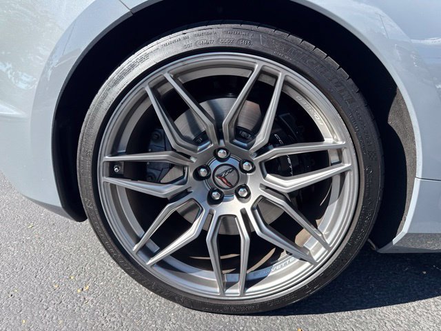 Used 2025 Chevrolet Corvette Z06 RWD image 9