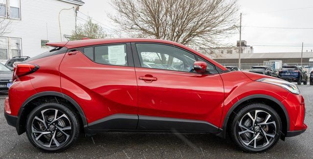 Used 2022 Toyota C-HR XLE FWD image 5