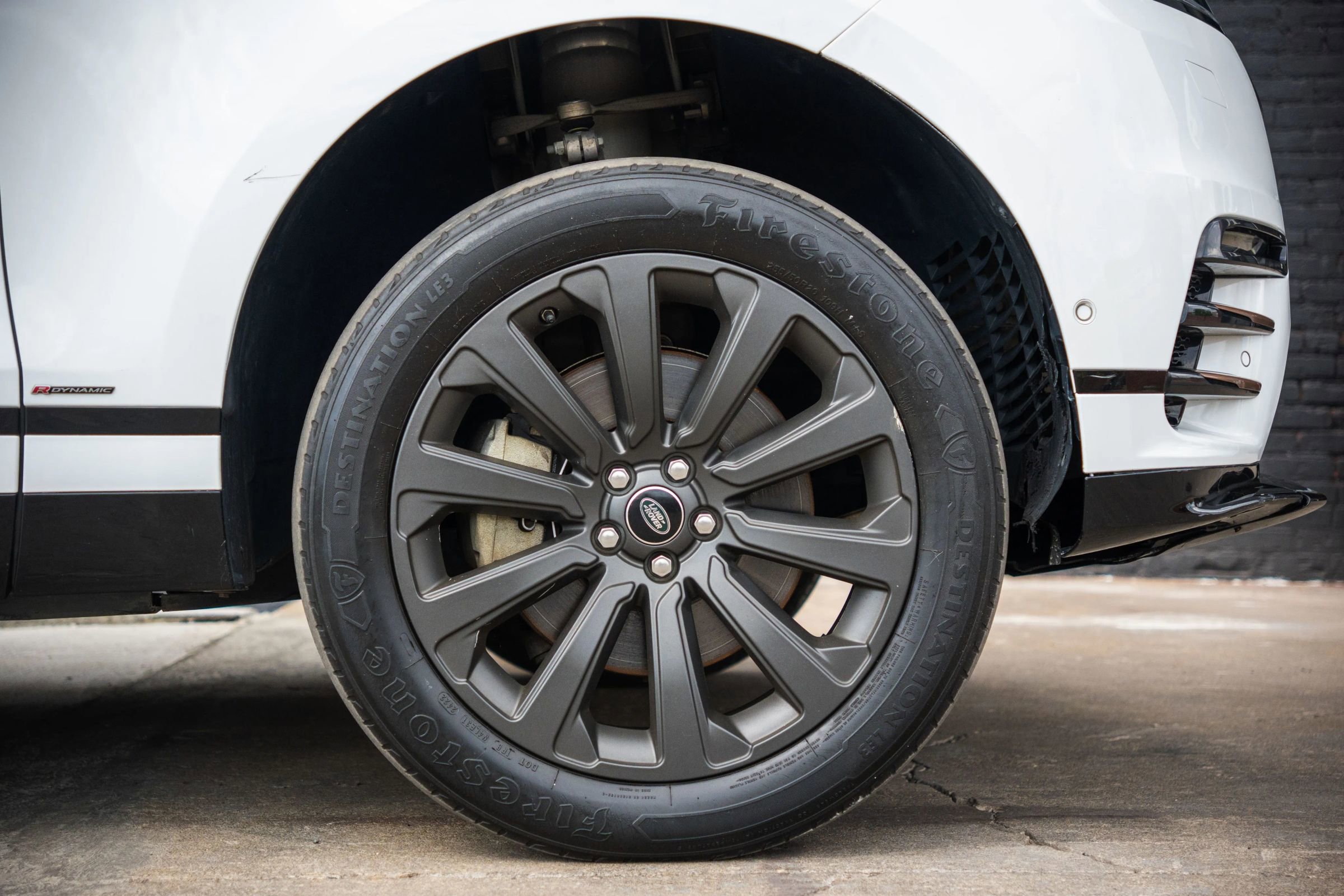 Used 2019 Land Rover Range Rover Velar R-Dynamic SE image 29