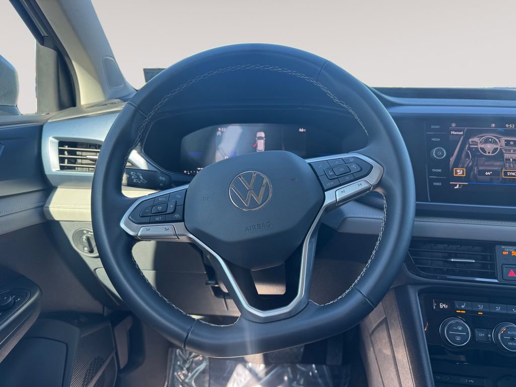 Used 2024 Volkswagen Taos SE image 12