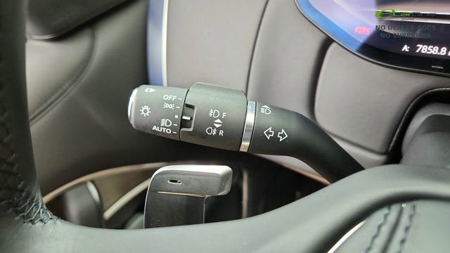 Used 2025 Land Rover Range Rover SE image 40