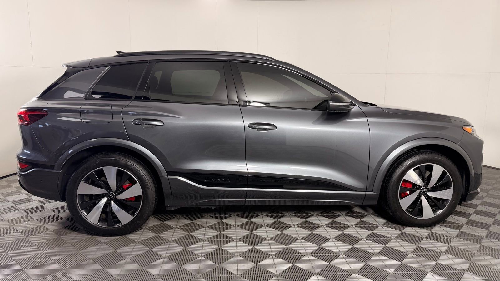 Certified 2025 Audi SQ6 e-tron Prestige w/ Black Optic Package AWD/4WD image 10
