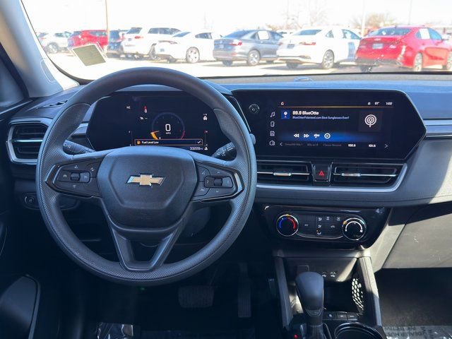 Used 2025 Chevrolet TrailBlazer LT AWD/4WD image 24