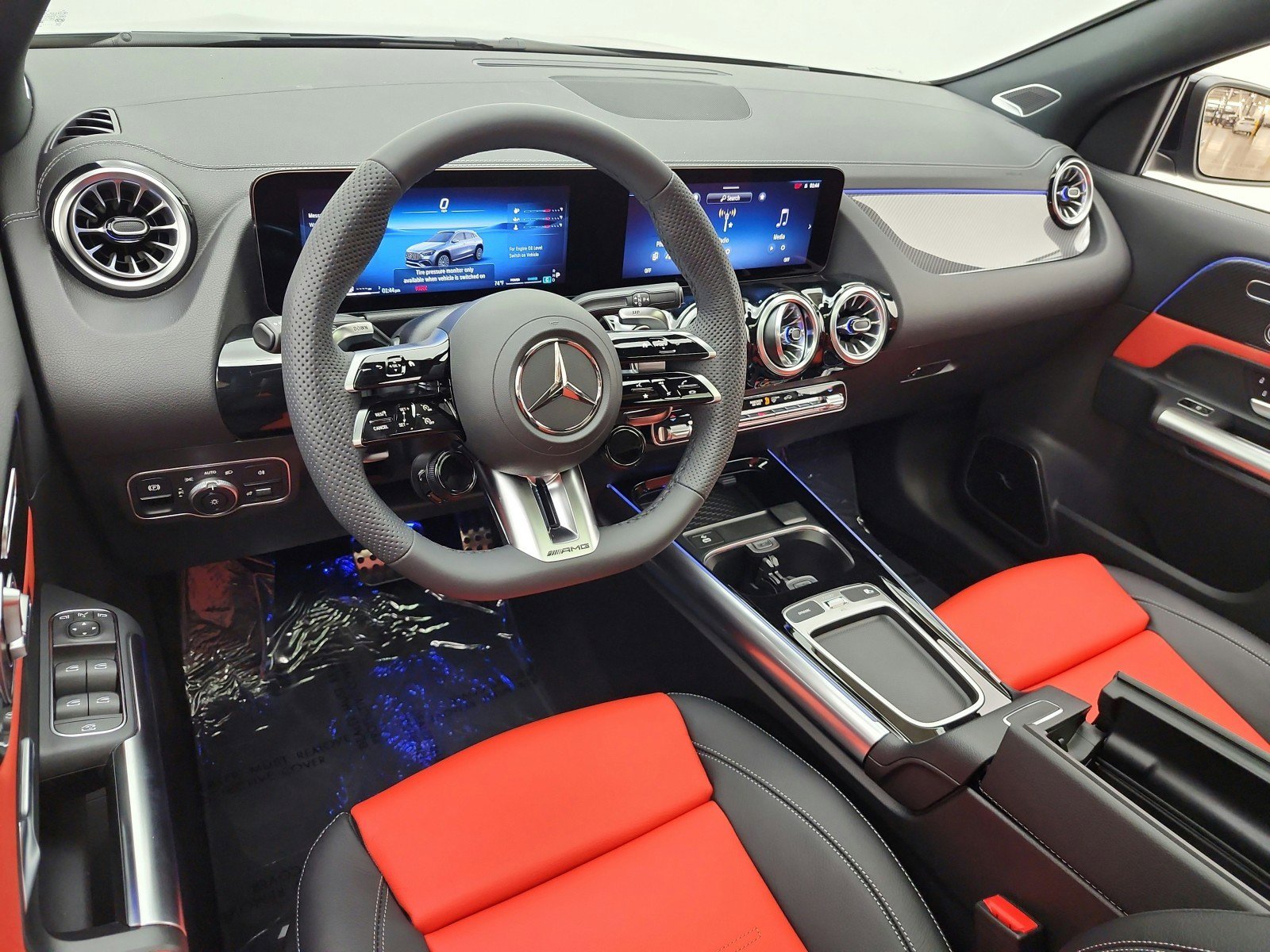 New 2026 Mercedes-Benz GLA 35 AMG 4MATIC image 9