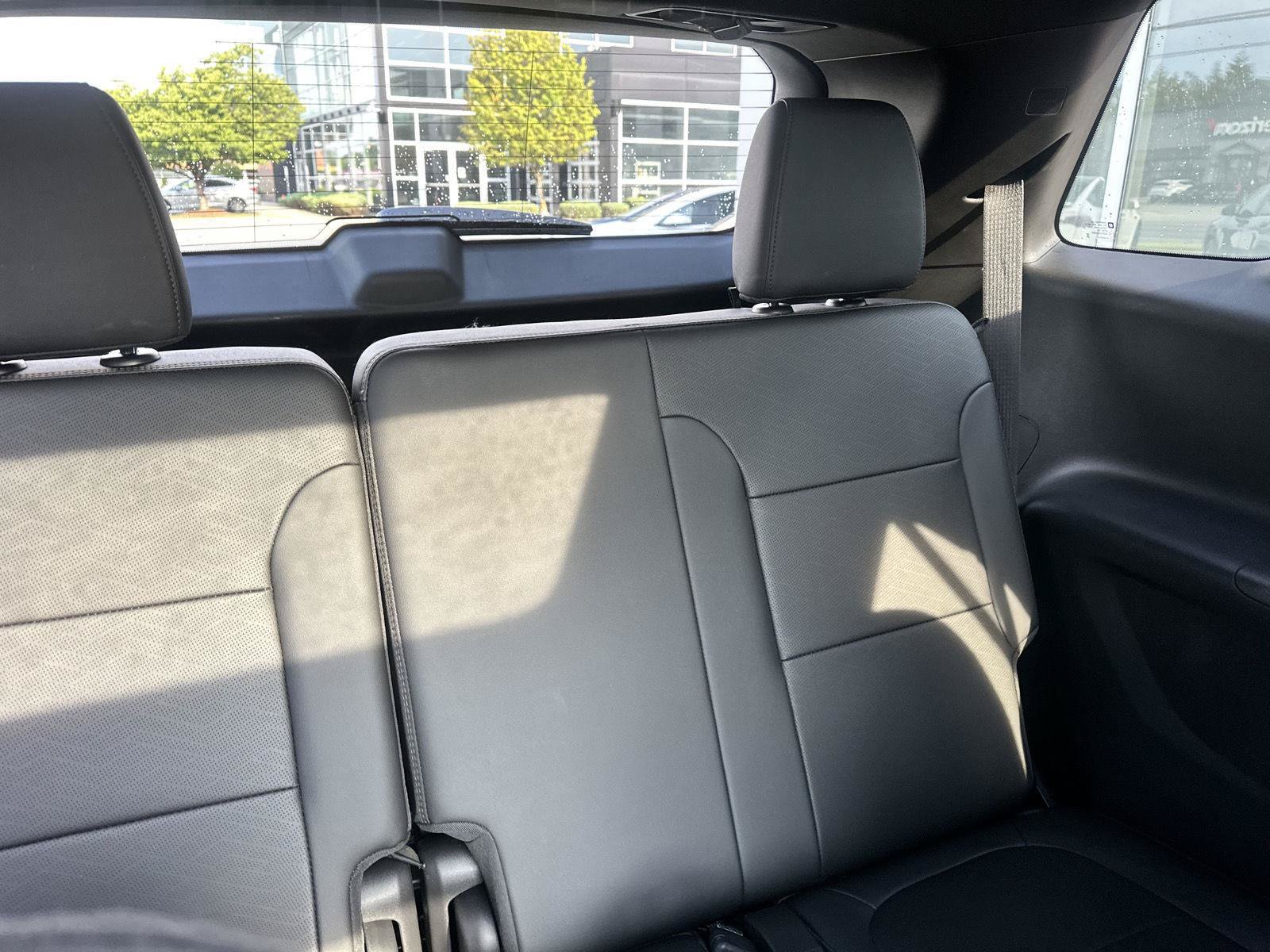 Used 2023 Chevrolet Traverse High Country FWD image 28