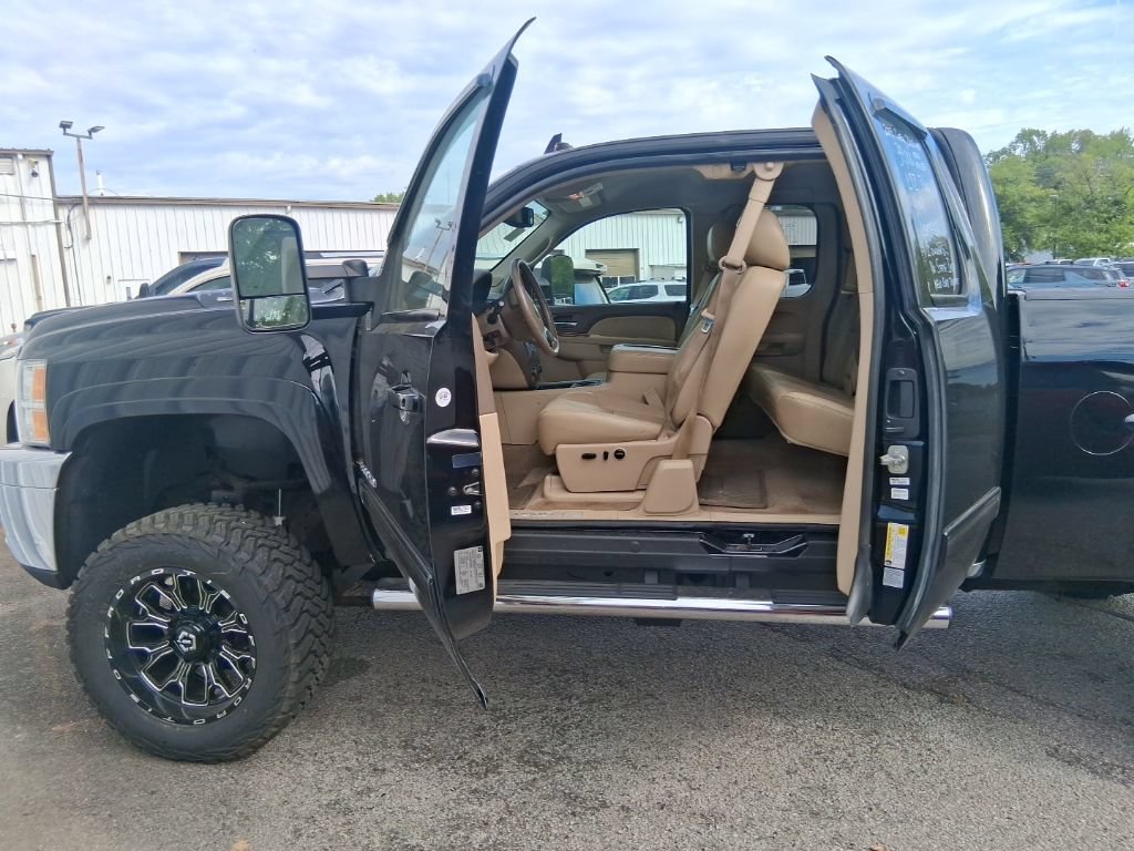 Used 2013 Chevrolet Silverado 2500 LTZ w/ LTZ Plus Package AWD/4WD image 11