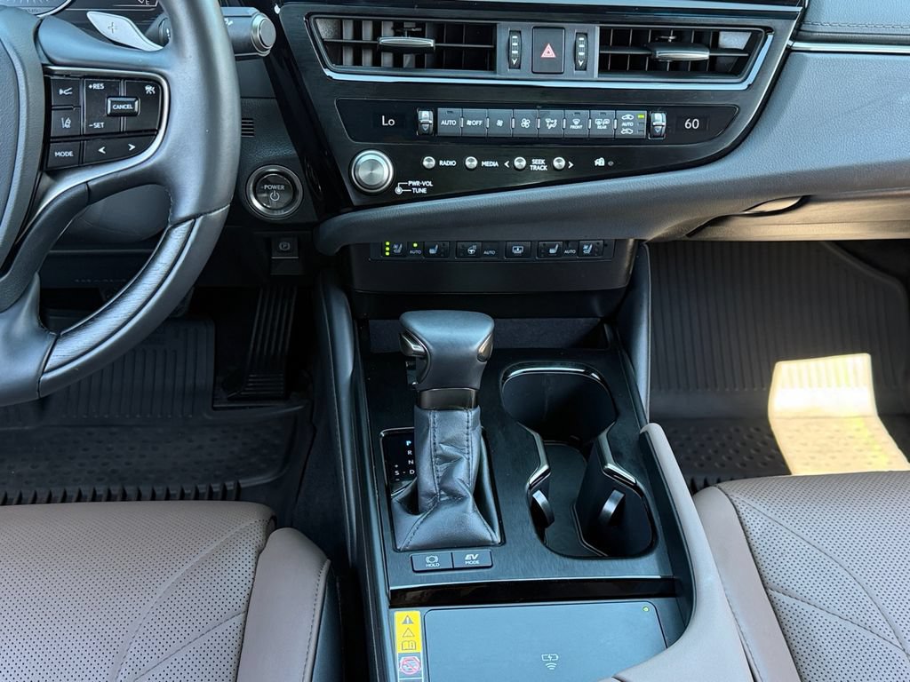 Certified 2025 Lexus ES 300h Ultra Luxury w/ Accessory Package (Z1) FWD image 12