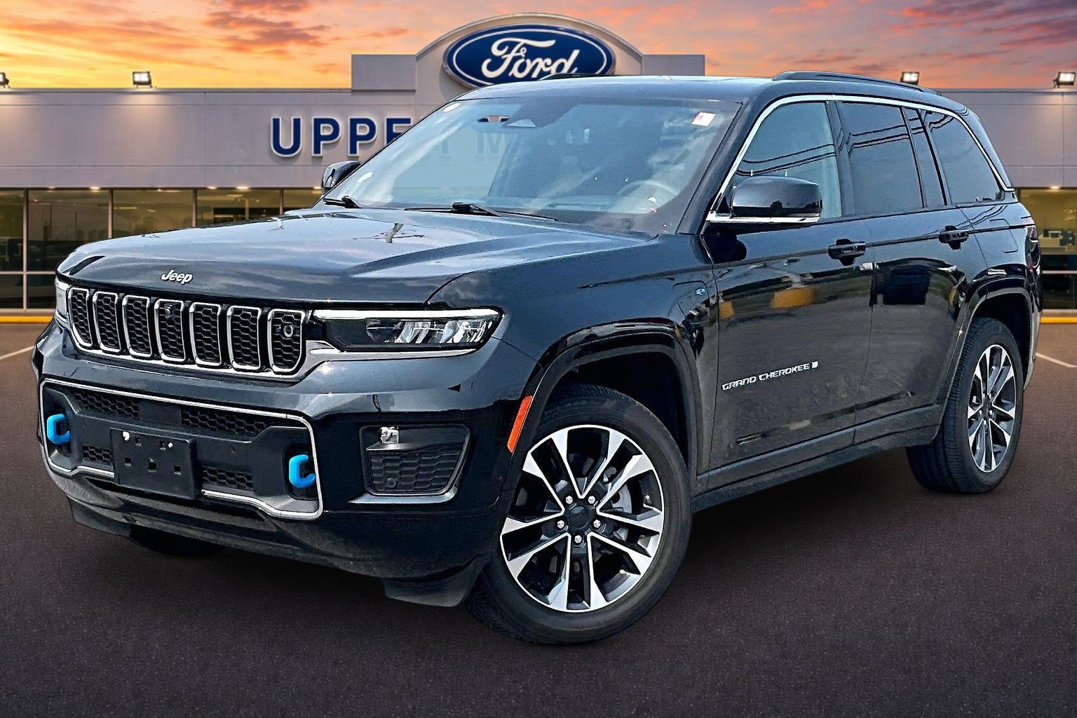 Used 2025 Jeep Grand Cherokee Overland w/ Advanced Protech Group III AWD/4WD image 12
