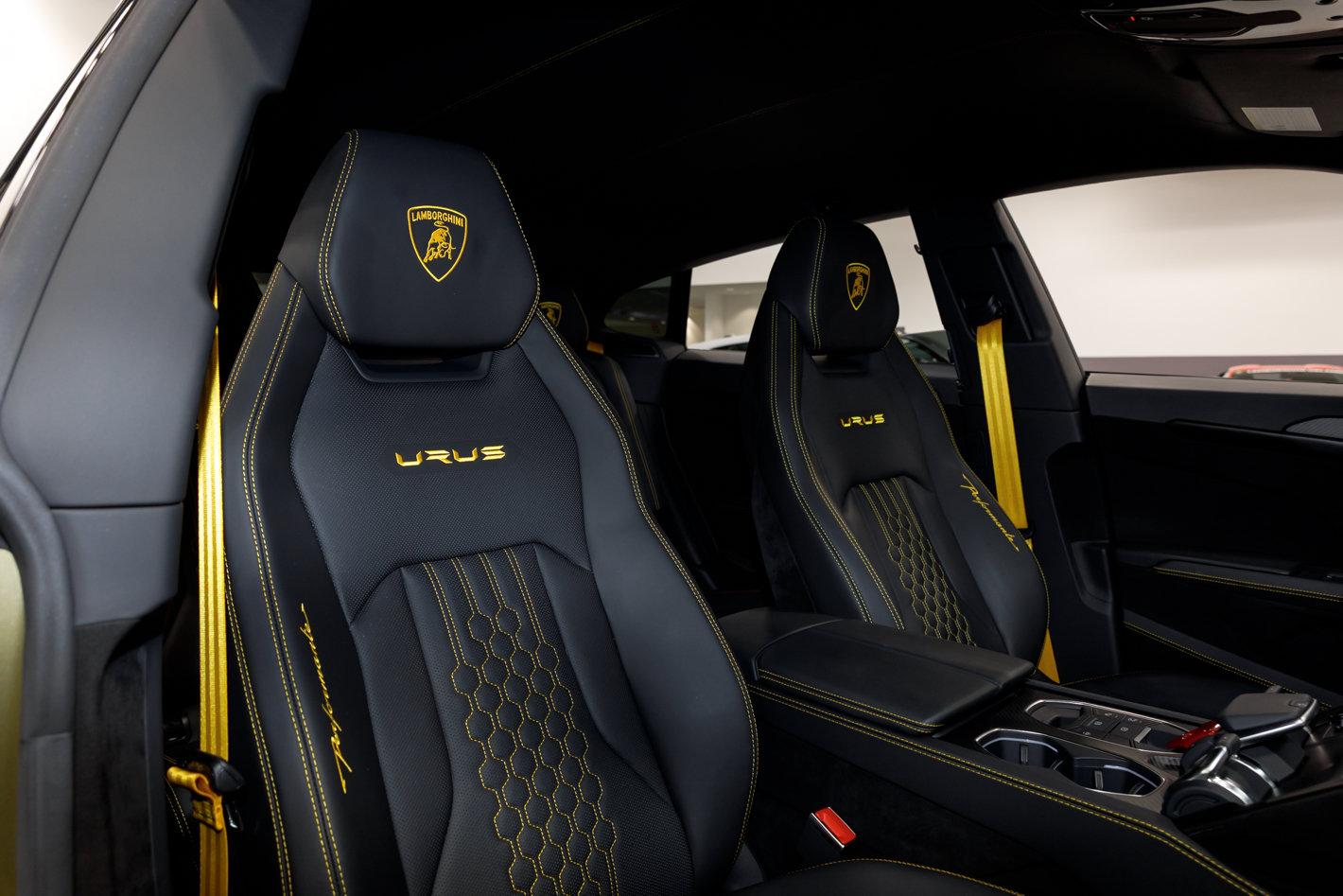 Used 2024 Lamborghini Urus Performante AWD/4WD image 71