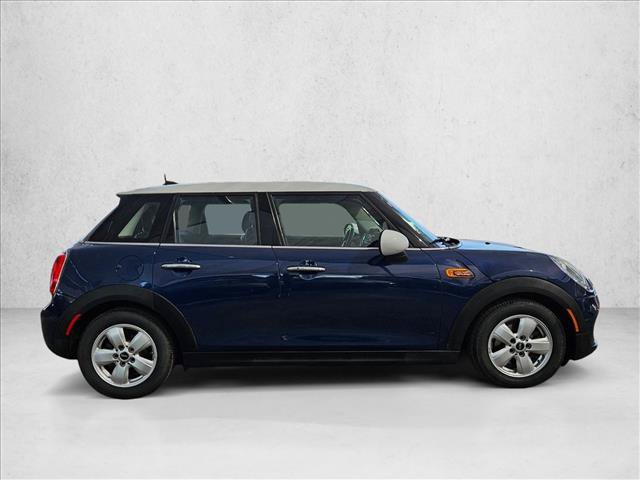 Used 2018 MINI Cooper 4-Door Hardtop FWD video 4