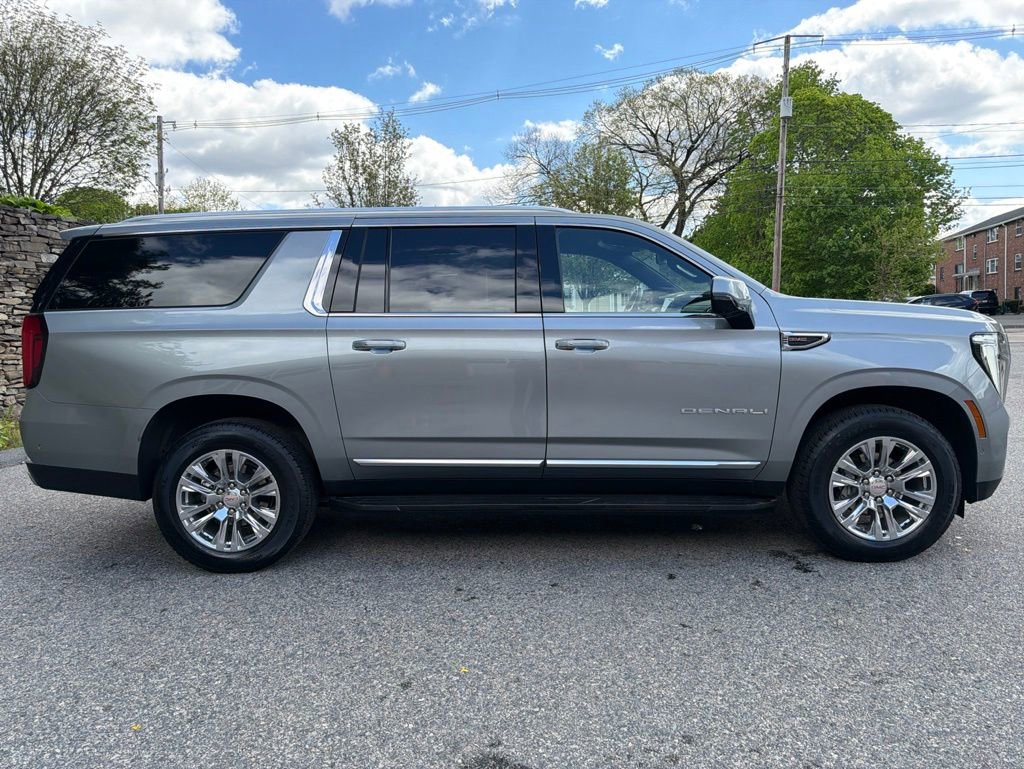 Used 2025 GMC Yukon XL Denali AWD/4WD image 7