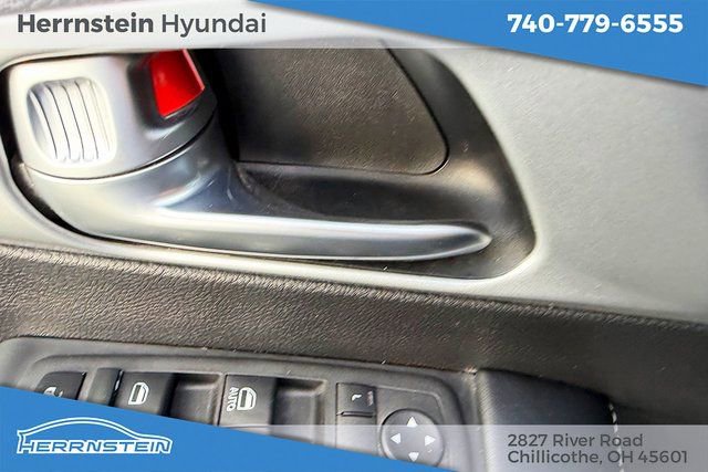 Used 2022 Chrysler Pacifica Touring-L w/ S Appearance Package image 14