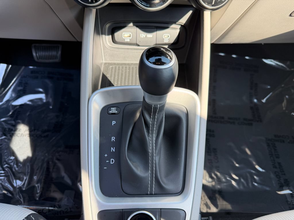 Used 2023 Hyundai Venue SEL FWD image 25