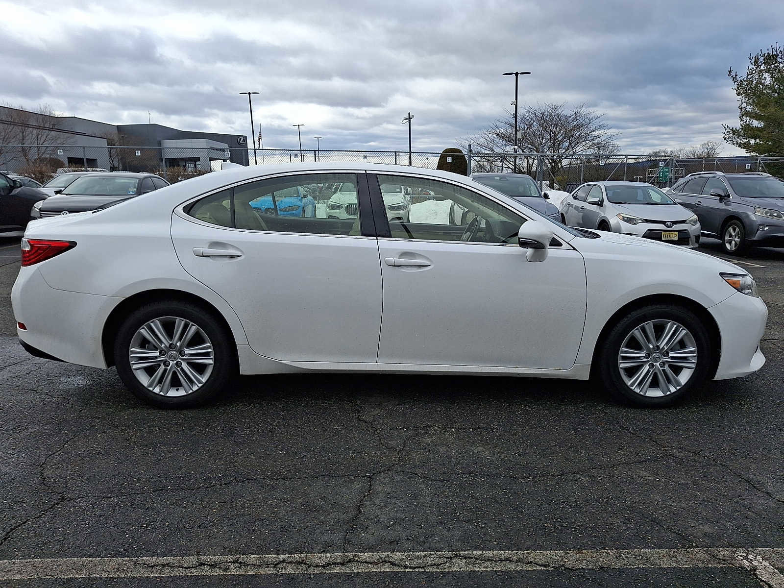 Used 2015 Lexus ES 350 w/ Premium Package image 4
