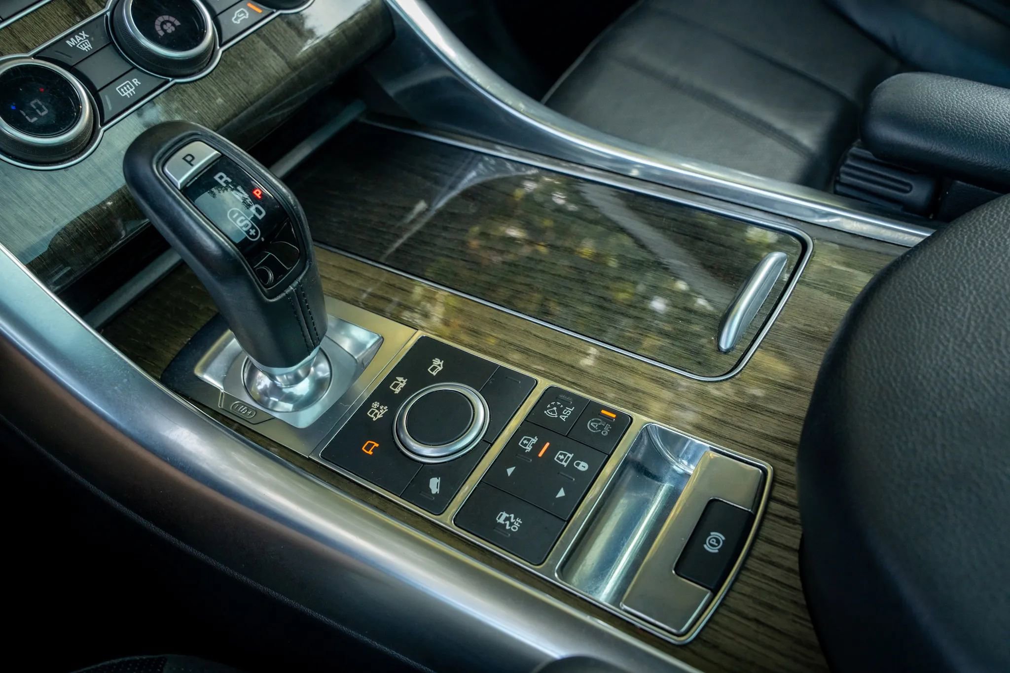 Used 2016 Land Rover Range Rover Sport SE image 26