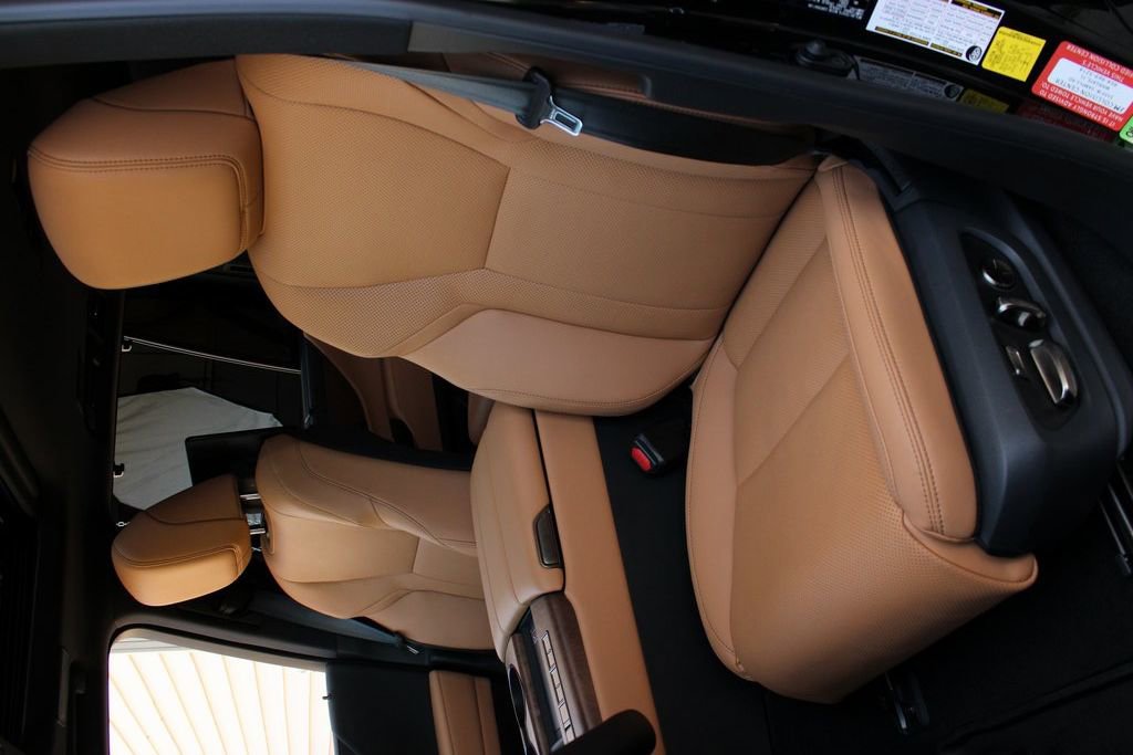 Used 2026 Lexus LX 700h Luxury w/ Accessory Package (Z1) image 9