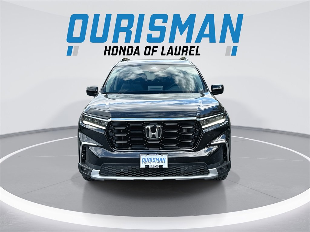 New 2025 Honda Pilot Touring image 3