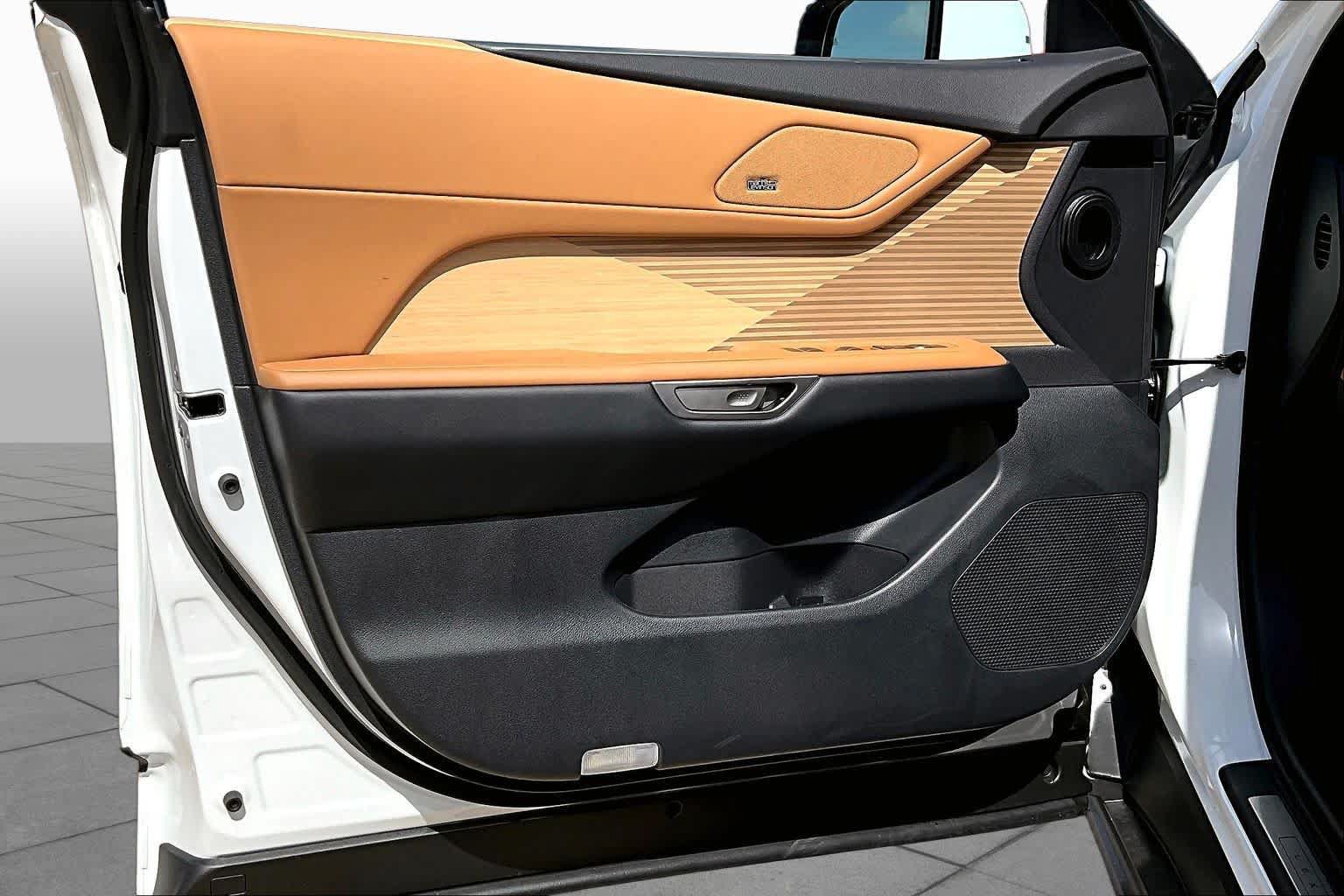 New 2026 Lexus ES 350e FWD image 10