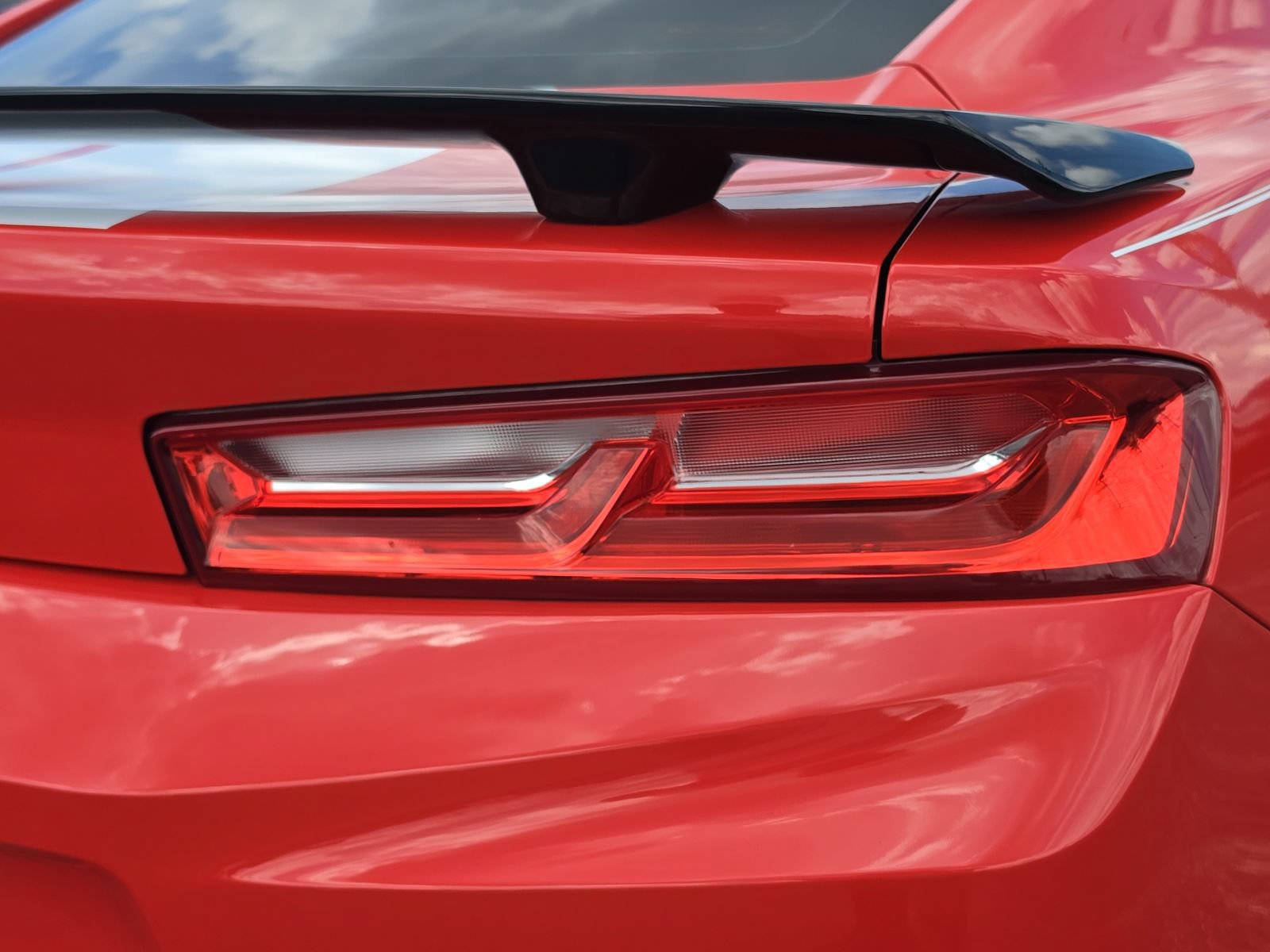 Used 2017 Chevrolet Camaro LT RWD image 8