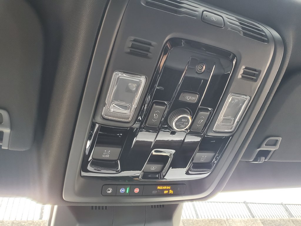 Certified 2025 Cadillac Escalade ESV Premium Luxury w/ Touring Package AWD/4WD image 32