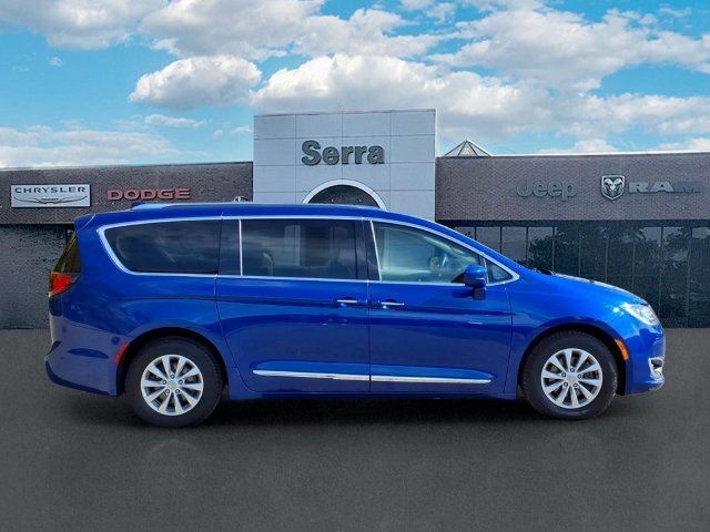 Used 2018 Chrysler Pacifica Touring-L Plus FWD image 8