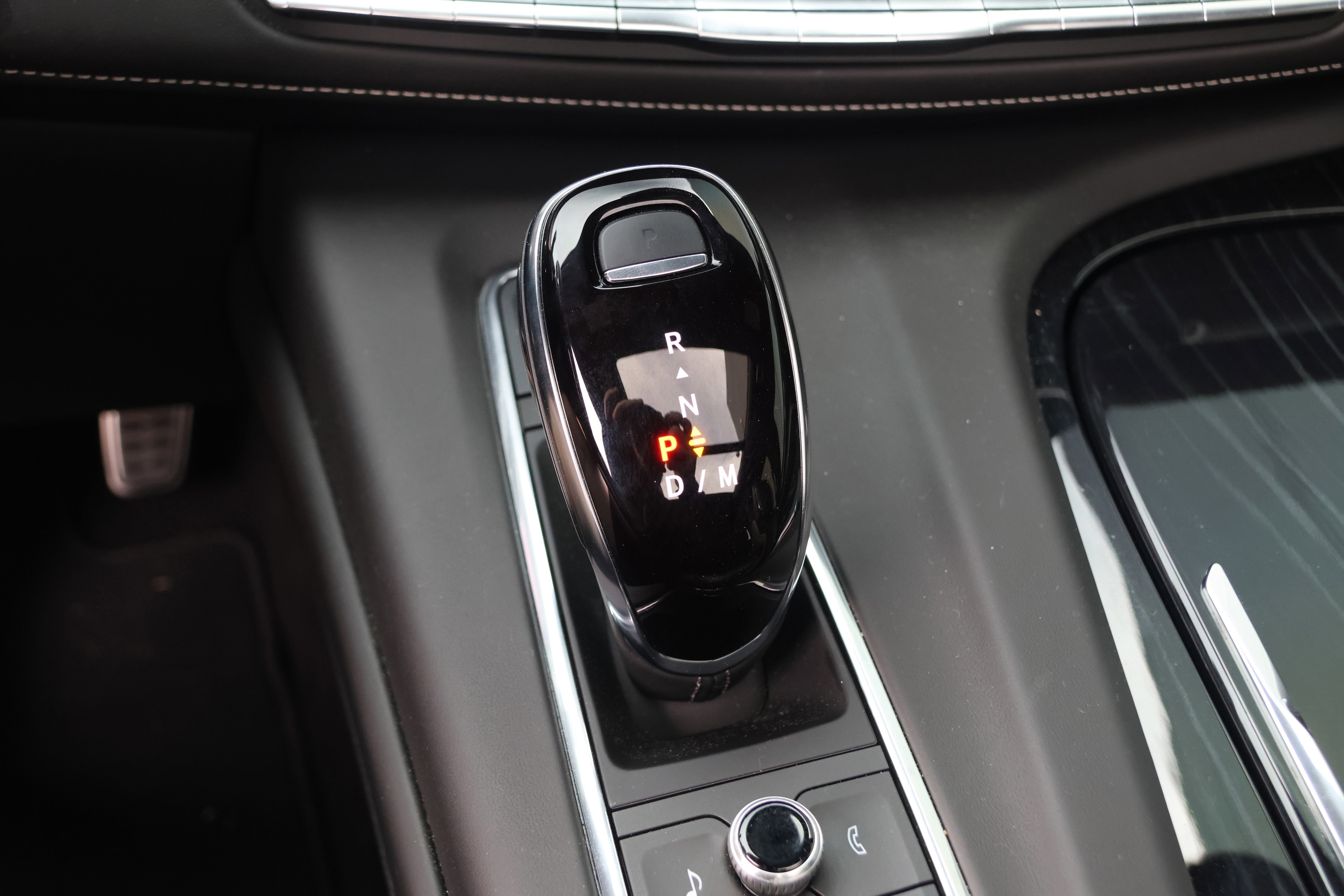 Used 2024 Cadillac Escalade V w/ LPO, ONYX Package AWD/4WD image 32