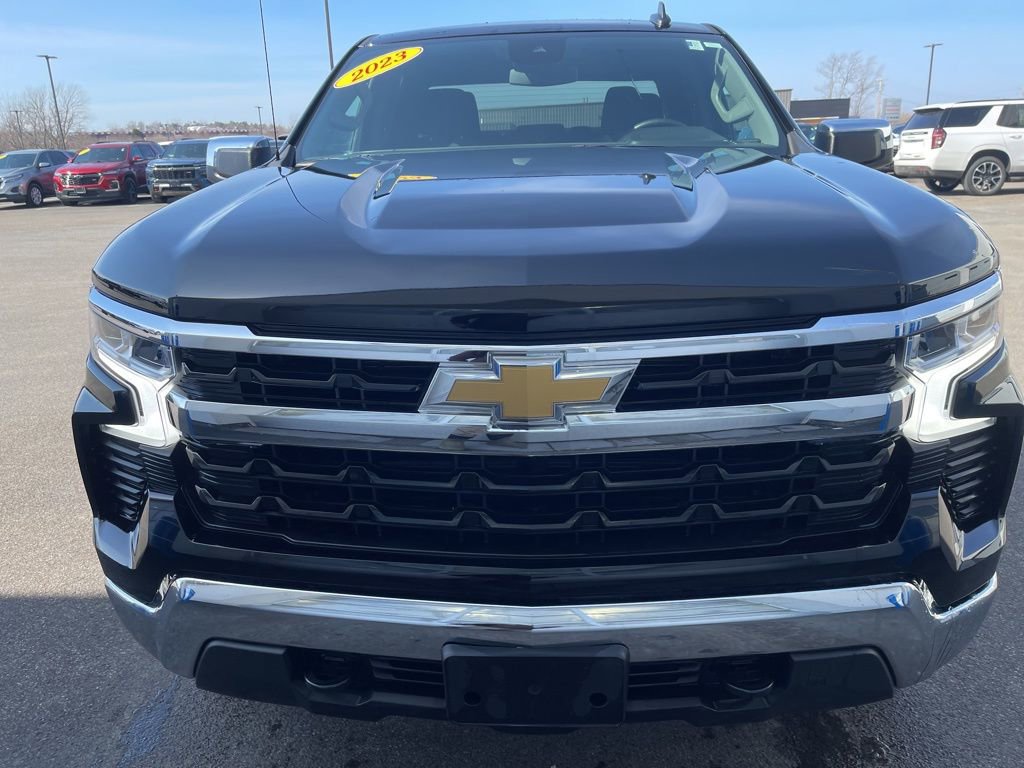 Used 2023 Chevrolet Silverado 1500 LT image 2